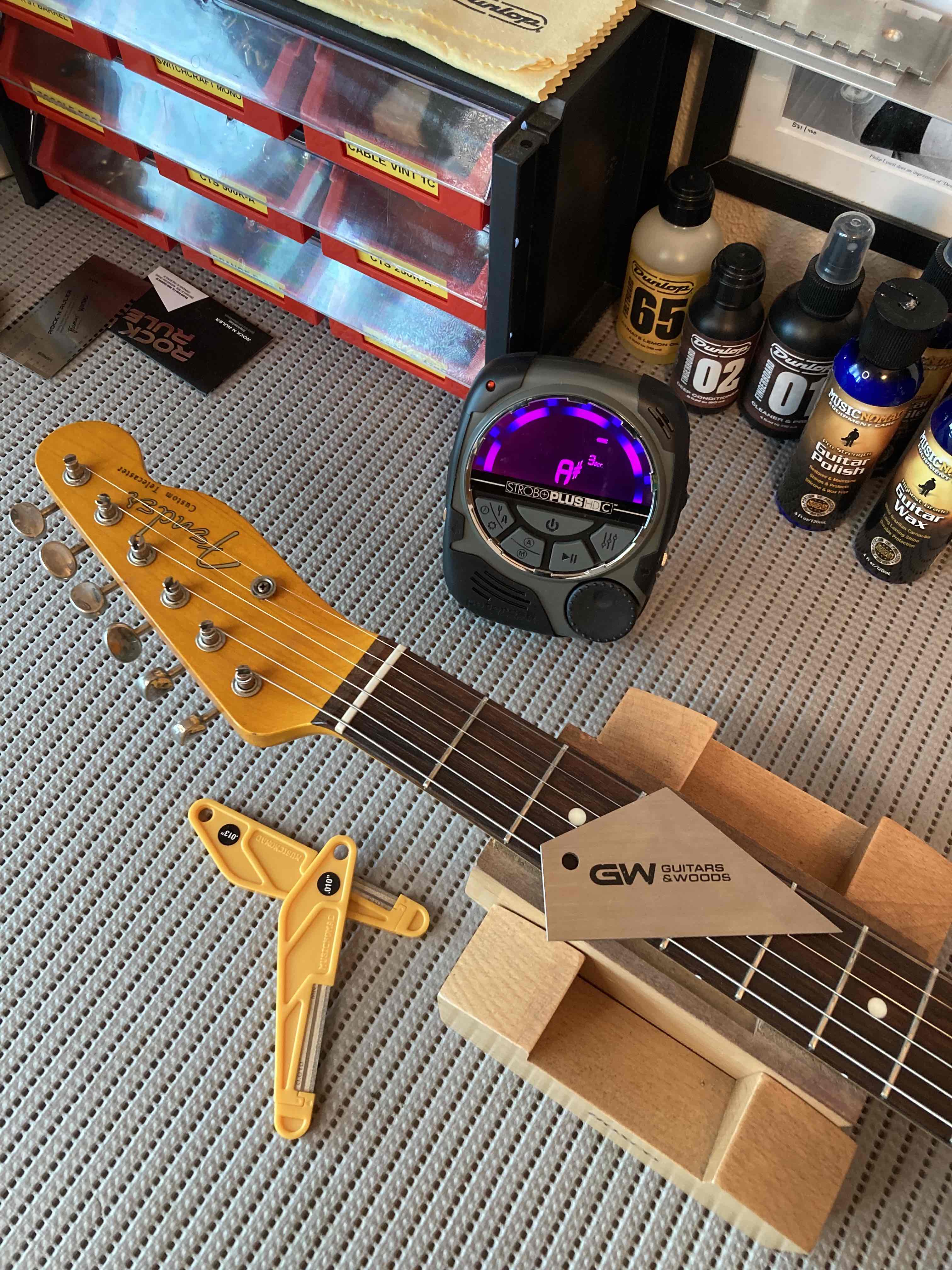 ajuste de guitarra eléctrica