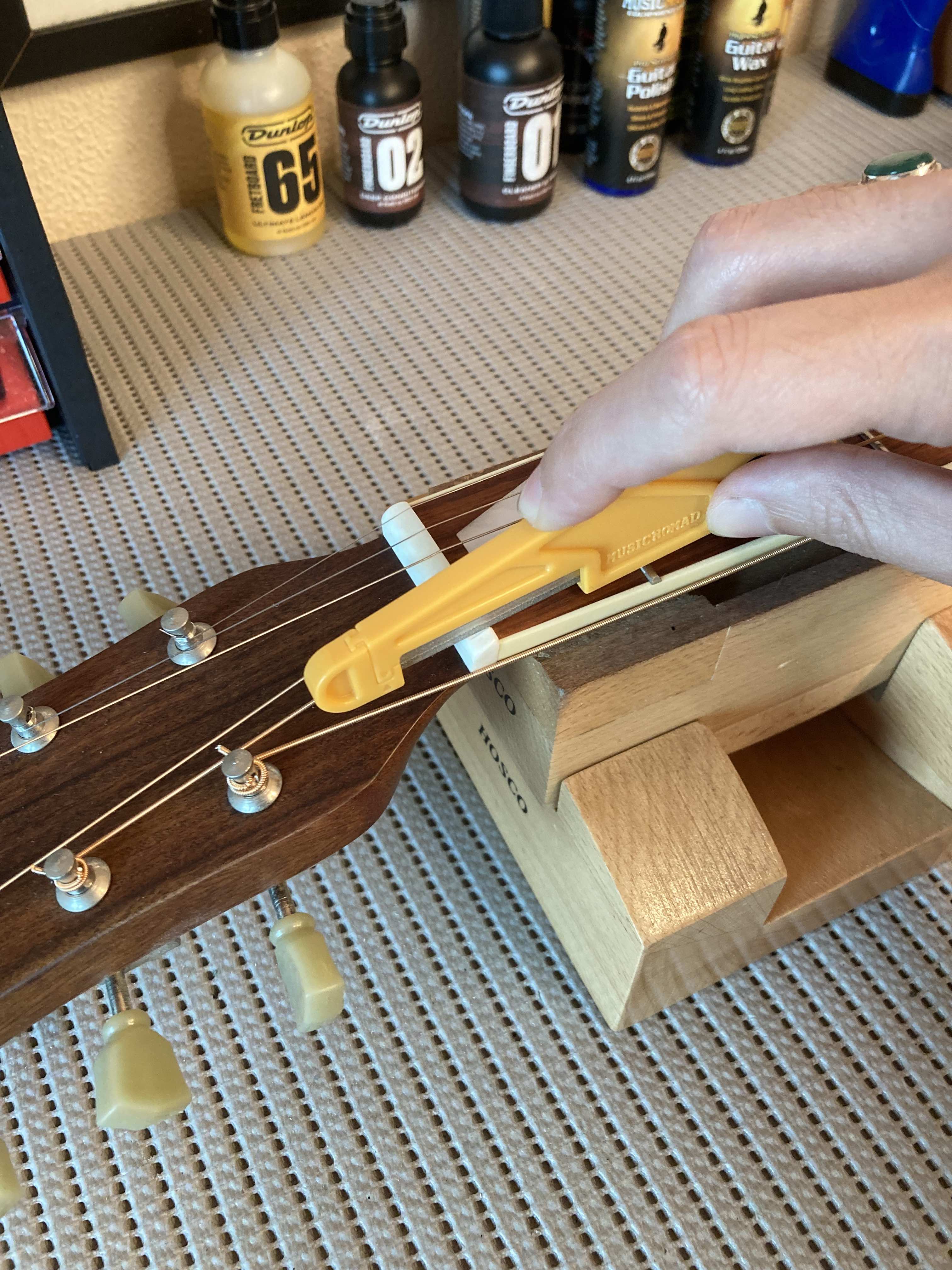 ajuste cejuela mantenimiento guitarra acústica